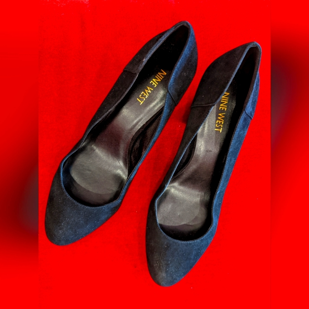 Nine west size 11M suede black pump with silver detail at heel